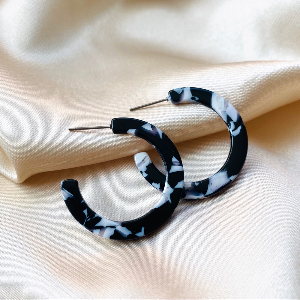 LAST ONE 💕Acrylic Black and White Hoop Earrings - Picture 2 of 3